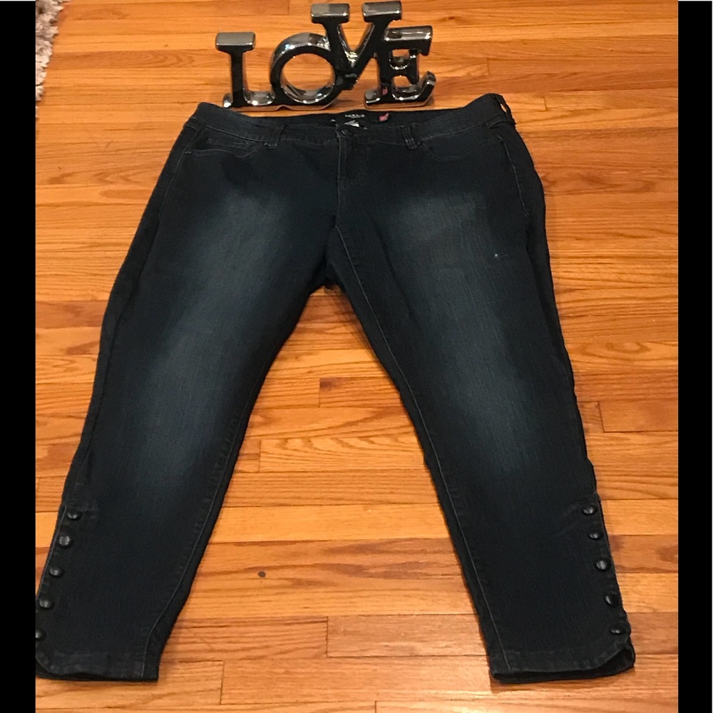 WOMEN’S BLUE JEANS